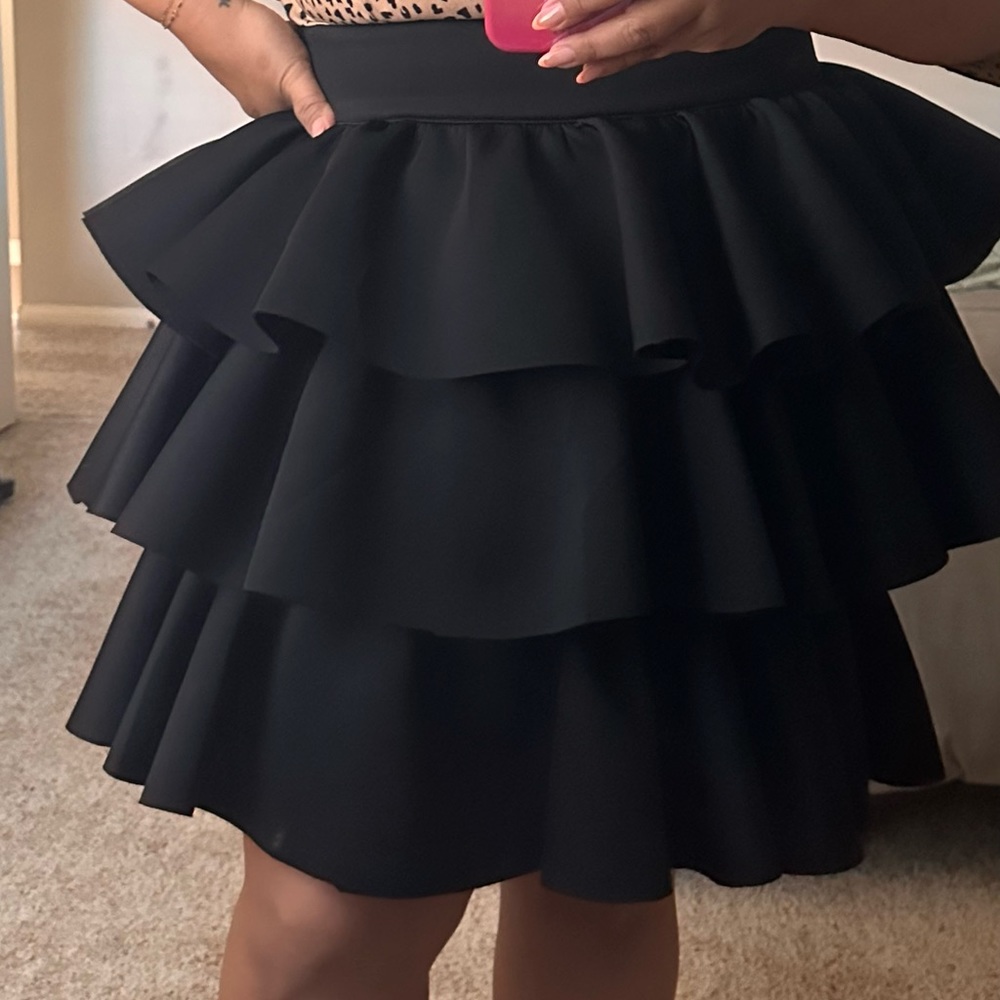 Beautiful curve scuba skirt, black never worn.